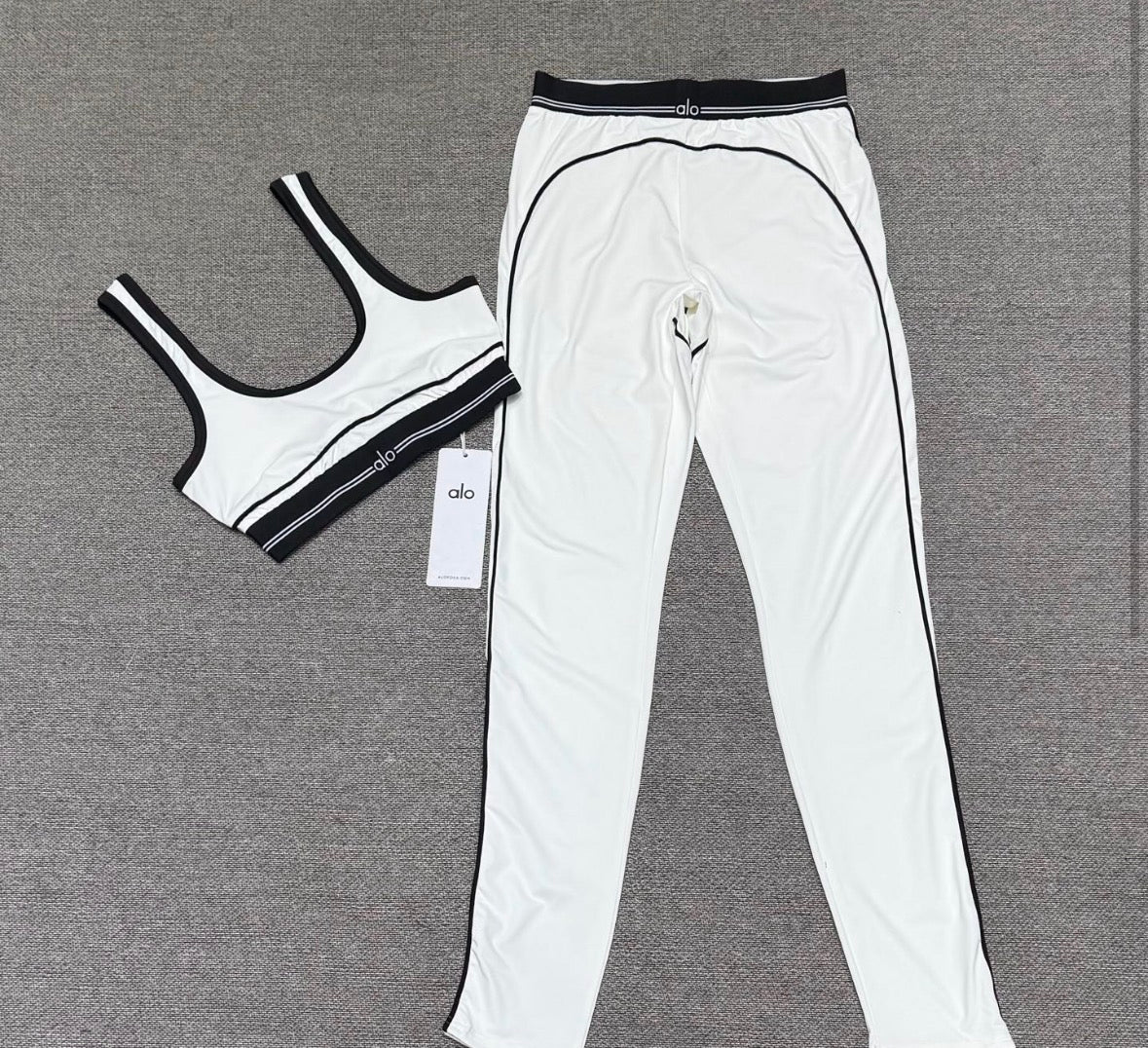 Ensemble T-Shirt Crop & Pantalon Fluide
