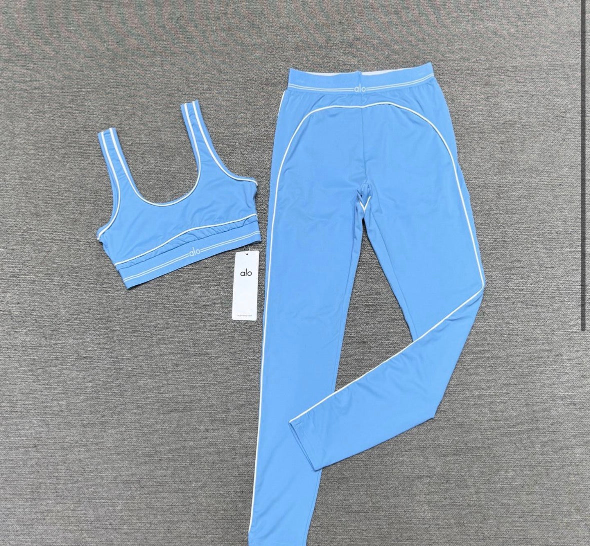 Ensemble T-Shirt Crop & Pantalon Fluide
