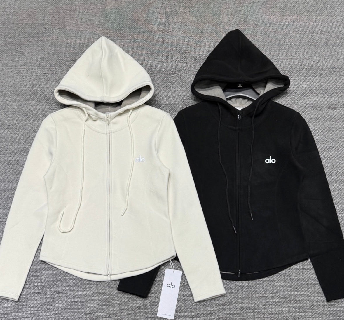 Veste Zippée à Capuche Studio – Crème / Noir